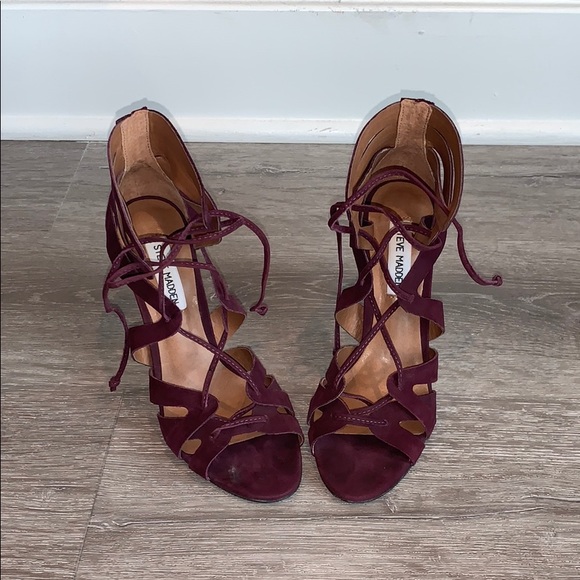 Steve Madden Shoes - Steve Madden "Bae" heels in wine.